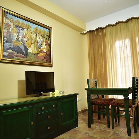 Apartamentos Turisticos Doña Maria La Brava Plasencia Bagian luar foto