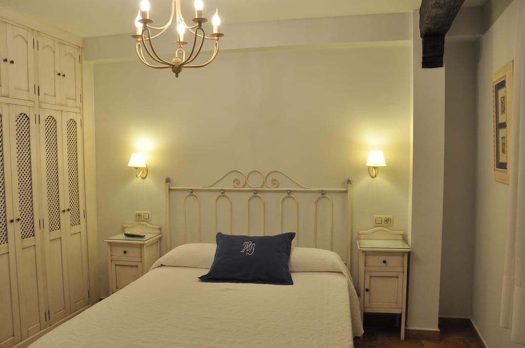 Apartamentos Turisticos Doña Maria La Brava Plasencia Bagian luar foto