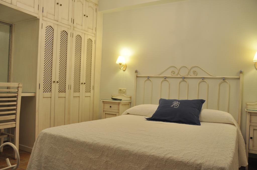 Apartamentos Turisticos Doña Maria La Brava Plasencia Bagian luar foto